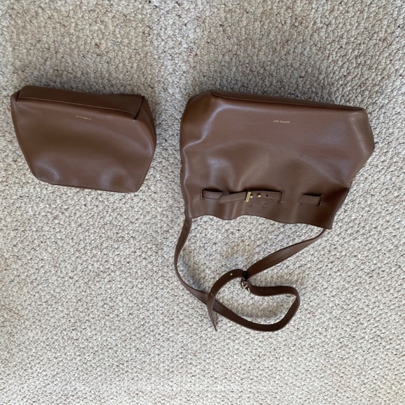 Matt and Nat Bucket Bag and matching cosmetics bag - Picture 3 of 4